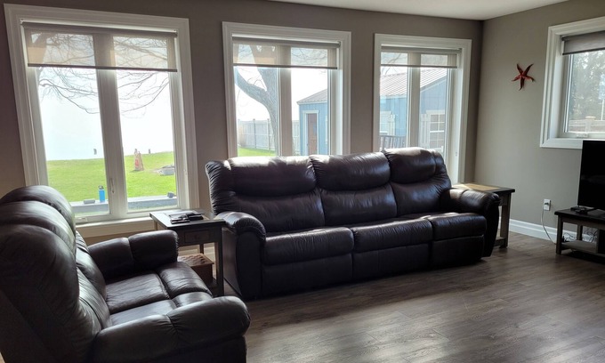 Harwich Casa | Four Season Home with Private Lake Erie Beachfront