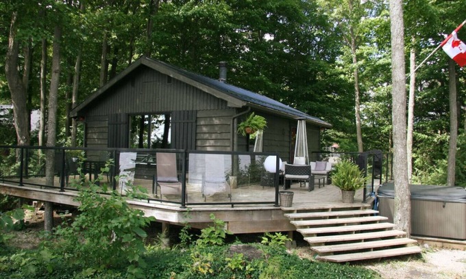 Grey Highlands Cabaña | Four Season Waterfront Cottage on Lake Eugenia
