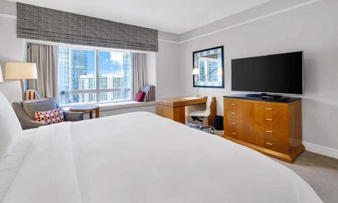 Brickell Hotel | Four Seasons Miami 1br Suite