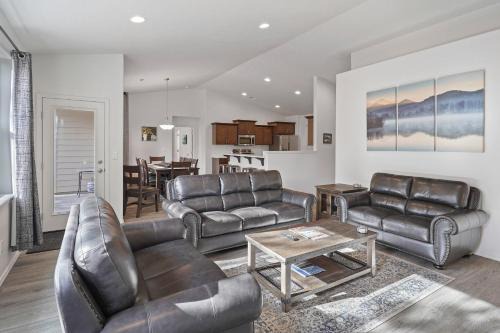 Oregon Water Wonderland Casa | Four Seasons Retreat