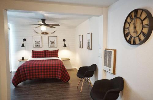 West Village Casa | Fox Den- Pet Friendly Suite In Shaver Lake