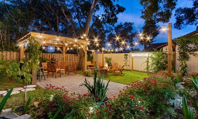 Isle of Palms Casa | Fox Hollow Peaceful Fruit Forest Getaway. Four bedrooms, two bathrooms