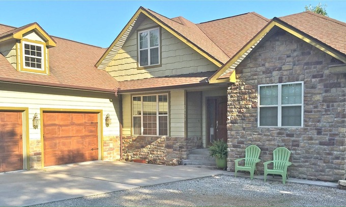 Shell Knob Casa | “Fox Hollow” - Shell Knob House w/Private Pool and Golf Cart! Pickleball Court!