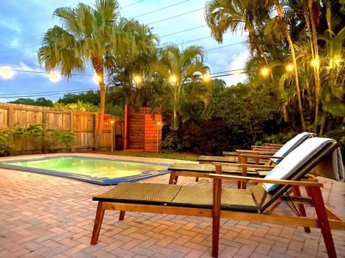 Croissant Park Casa | Fox Island Heated Spa- Downtown & Beach home