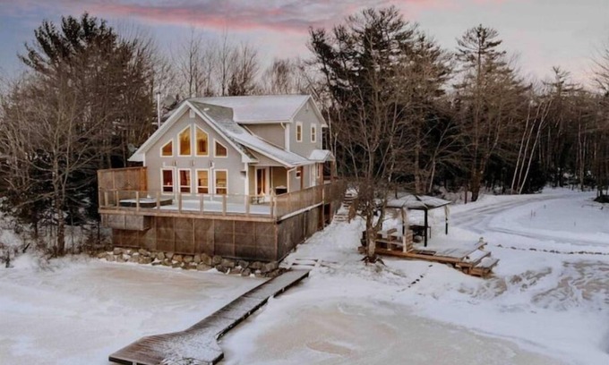 Chester Cabaña | Fox Point Lake House - Luxury Lakefront Rental!
