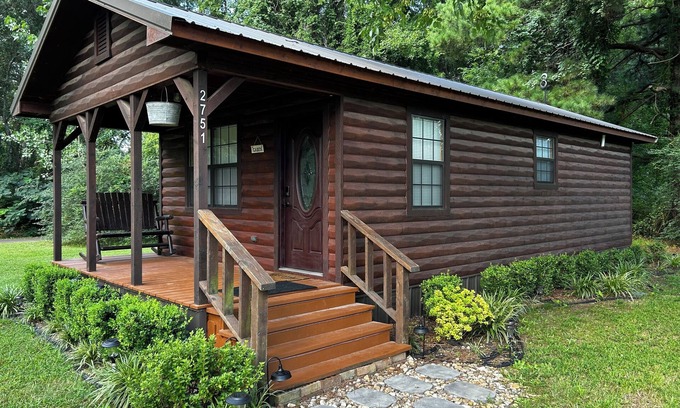 New Boston Cabina | Fox Run Cabin with WiFi and AC right on 130 mile Hike-Bike and Equestrian trail.