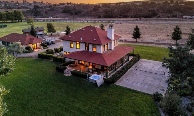 Los Olivos Casa | Foxen Canyon Retreat - Pickelball and Wine Country