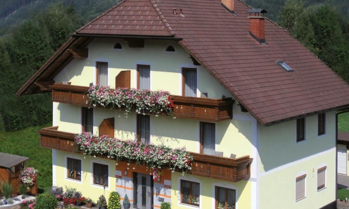 Wartberg im Muerztal Cama Y Desayuno | Frühstückspension Kuzmic