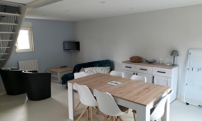Saint-Martin de Brehal Cabaña | Casa familiar cerca de Granville con terraza, WiFi y limpieza incluido