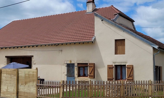 Broye-les-Loups-et-Verfontaine Casa | Country house with private spa pets welcome