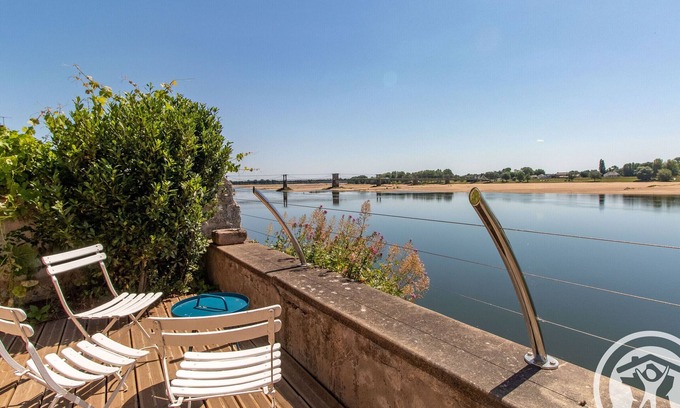 Ingrandes-Le Fresne sur Loire Cabaña | Casa Auténtica de 3 Niveles con Terraza y Vista al Loira