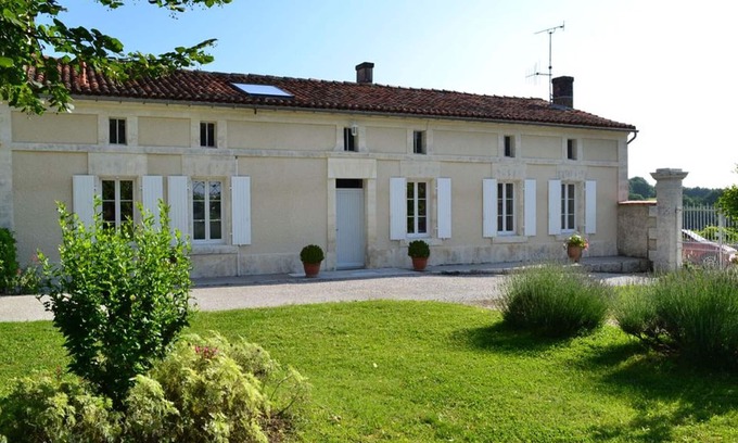 Lignieres-Sonneville Cabaña | Casa rural con jardín, cerca de viñedos, ideal para familias