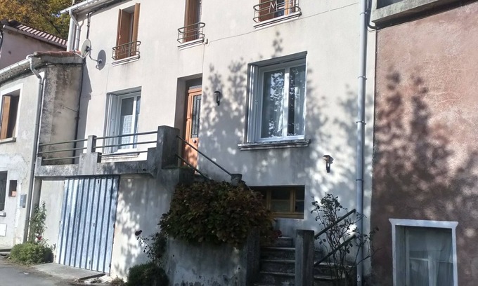 Saint-Etienne-Vallee-Francaise Casa | casa de pueblo grande