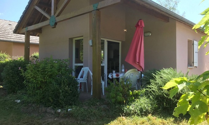 Saint-Geniez-d'Olt Chalet De Esquí | Chalet in vacation residence with view of the lot