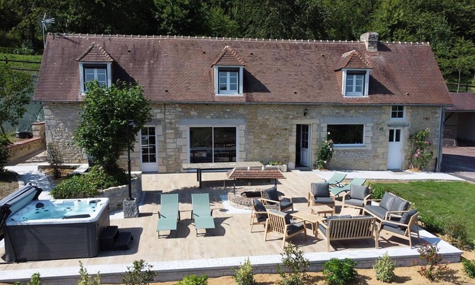Saint-Germain-de-Clairefeuille Cabaña | Casita con spa, pista de tenis y carga eléctrica