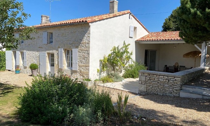 Saint-Hilaire-de-Villefranche Casa | Maison au Calme à la Campagne - Décor Soigné - Pour 6 Personnes