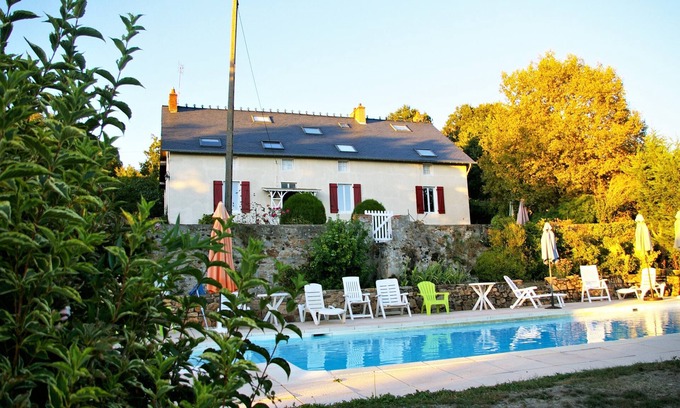 Saint-Symphorien-de-Marmagne Otro | Auténtica casa de campo con piscina climatizada y vista panorámica.