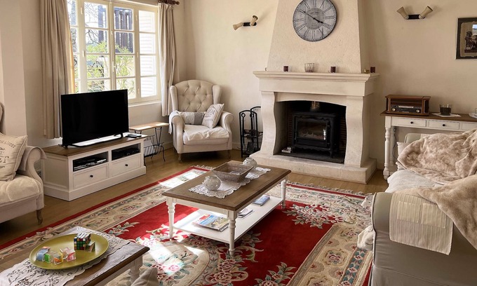 Sorges-et-Ligueux-en-Perigord Villa | Villa with swimming pool and a vast landscaped park. For 6 to 13 travelers.