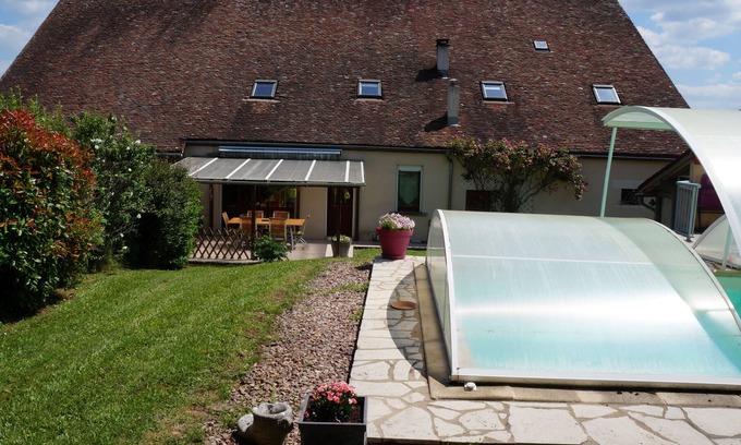 Treigny Casa | LE BOISSENET 14 PEOPLE QUIET PRIVATE POOL