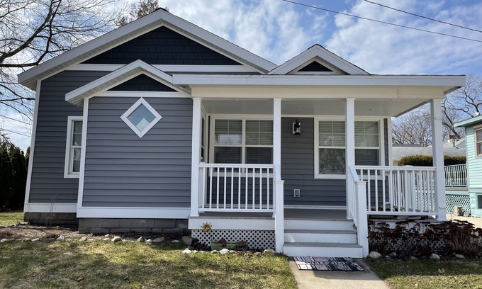 Frankfort Cabaña | Frankfort Beach House — Located Just Steps From Downtown Frankfort!
