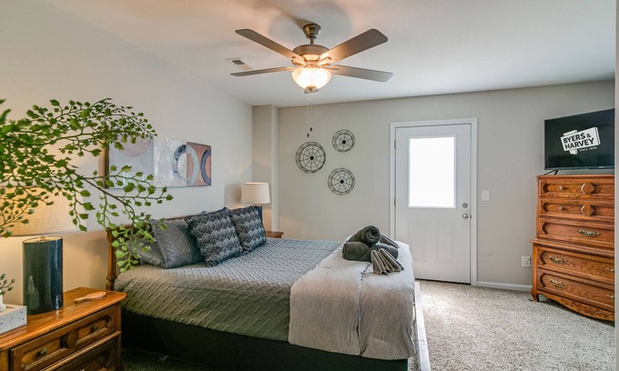Clarksville Casa | Franklin Haven by Johnathan (1010 Franklin, #A)