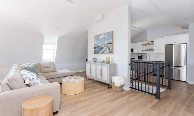 Yachting Village Casa | Franklin Street Suite by STAY Newport