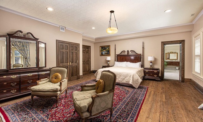 Detroit Cama Y Desayuno | Frederick Stearns House in Detroit is a perfect venue for any private events.