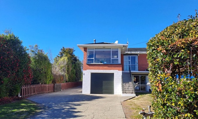 Two Mile Bay Casa | Hogareño, retro familia bach