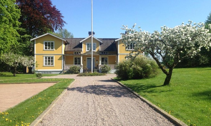 Axvall Casa | Fredriksons Vilt, Vin & Pensionat