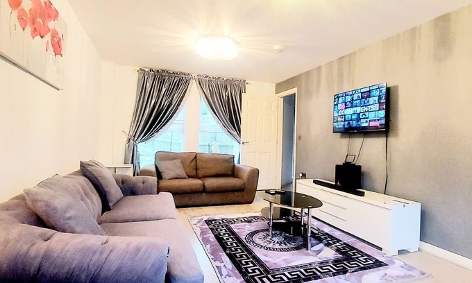 Sunderland Casa | ✔Free 2 Private Parking -Sunderland Luxury Villa