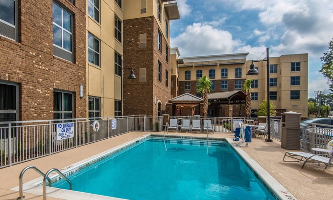 Charleston Condominio | Desayuno bufé gratuito + piscina al aire libre + Wi-Fi gratis | Excelente ubicación + puente y vista al puerto!