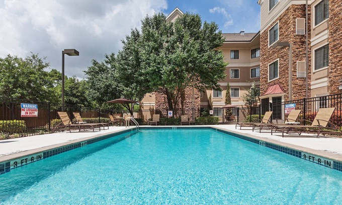 Round Rock West Condominio | Free Breakfast Buffet. Outdoor Pool. Gym. Great for Business Travelers!