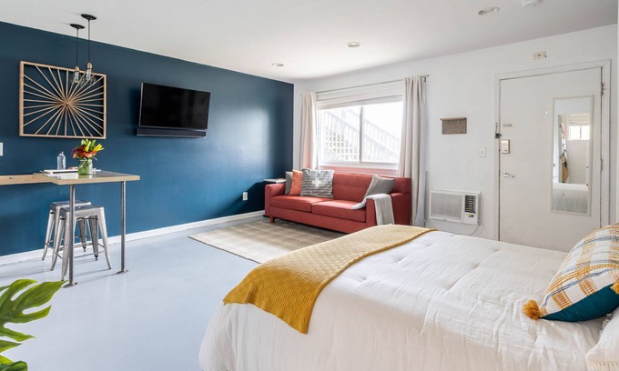 Melrose Condominio | FREE breakfast convenience & comfort near downtown