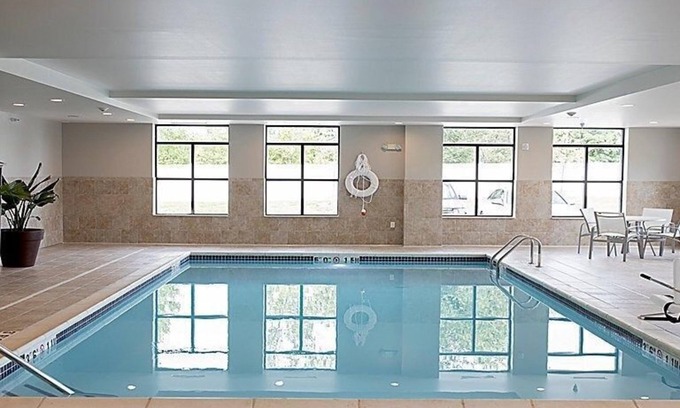 Auburn Hills Apartamento | Wi-Fi gratis, desayuno gratis + piscina cubierta | Suite con bañera accesible