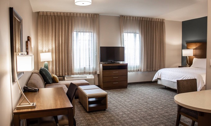 Jacksonville Apartamento | Desayuno gratis. Piscina al aire libre. Barbacoa compartida. Cerca del campamento Johnson.