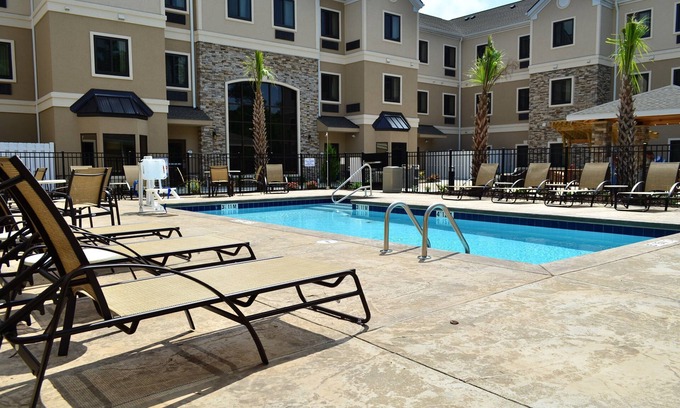 Jacksonville Condominio | Desayuno gratis. Piscina al aire libre. Barbacoa compartida. Cerca de Marine Corps Air Station New River.