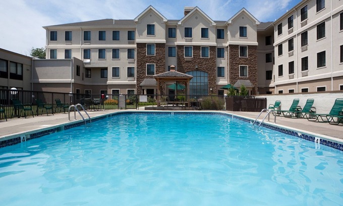 Christiana Condominio | Desayuno gratis. Piscina al aire libre. ¡A 10 minutos de la Universidad de Delaware!
