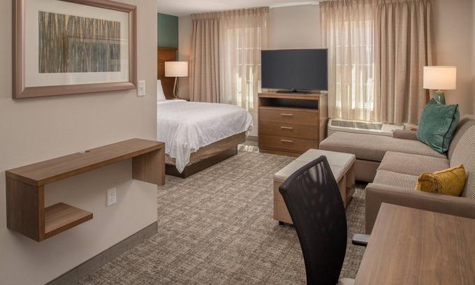 Hillsboro Apartamento | Free Breakfast. Pool. Gym. Great for Business Travelers!