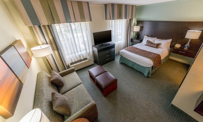 Concordville Apartamento | Free Breakfast. Seasonal Outdoor Pool. Gym. Near Longwood Gardens!