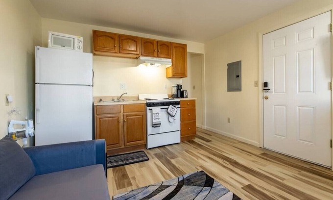 Chicopee Apartamento | Free coffee a comfortable bed food and drinks