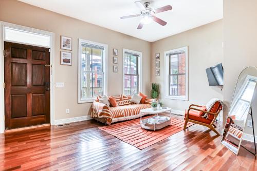 Metropolitan Apartamento | Free Early Check-In or Late Check-Out - Big Yard, BBQ - Summer Getaway near DT, Starland & River St