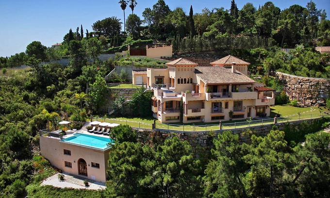 Benahavis Villa | Paquete de lujo diario de 650 € GRATIS - Propiedad de lujo de 7 dormitorios, piscina climatizada, vistas increíbles