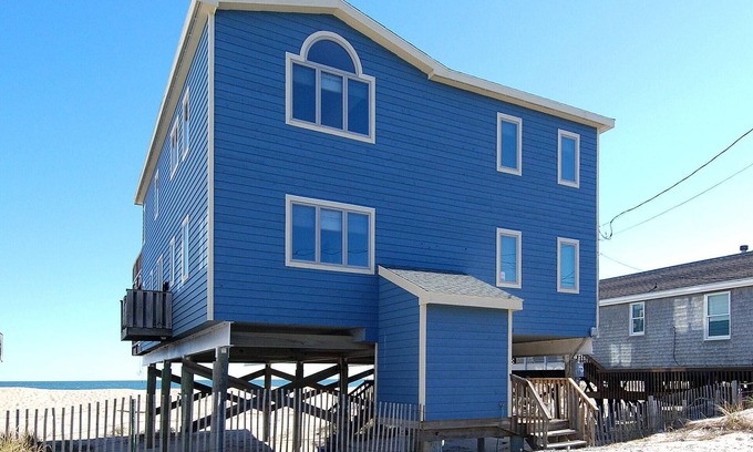 York Beach Casa | ¡¡ACTIVIDADES DIARIAS GRATIS !! Hermosa casa frente al mar a solo tres lotes del Parque Estatal.