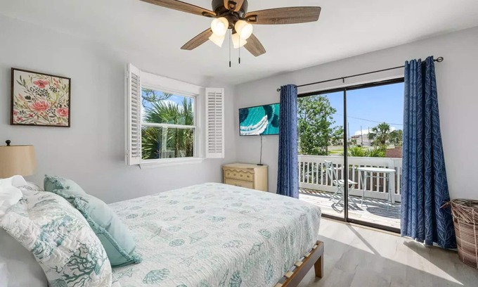 Silver Sands Casa | Townhome 5 minutes walk to the Beach & Free Golf Cart. Fenced backyard.