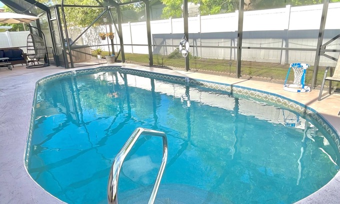 Westgate Casa | FREE Heated Pool, Weber Gas Grill, 3 miles to the beach!