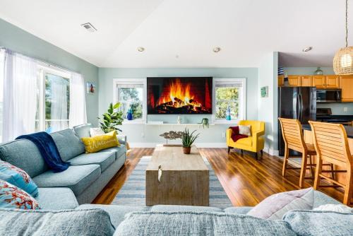 Wind Over Waves Casa | Free Heated pool, Views, Volleyball, Pets