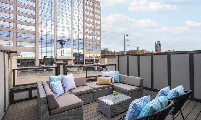 West End Casa | ¡OFERTA ESPECIAL! # 4 de 6 casas JUNTAS! Lujo en ubicación privilegiada con terraza en la azotea!