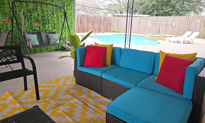 Edgebrook Casa | FREE NIGHT! Sleeps 14! Private Pool, Hot Tub