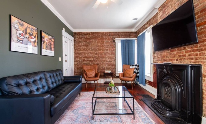 Highlands Condominio | FREE Off street parking| Walking distance| Near by shops