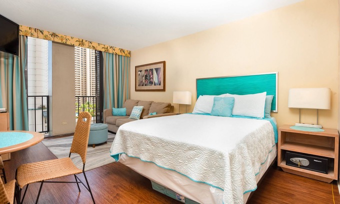Waikiki Hotel | *Free Parking*Beautiful Views*10 Min to Beach*